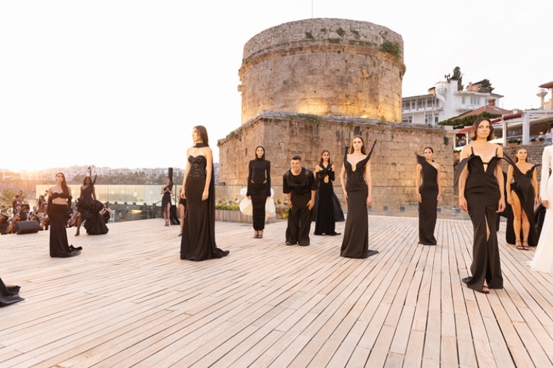 Moda, Tarih Ve Sanat�n Büyülü Bulu�mas� 